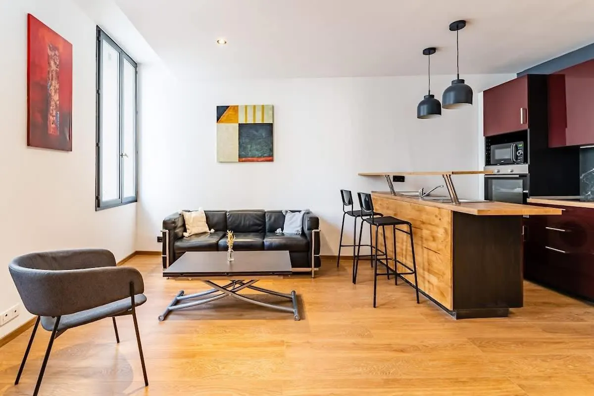 Neat And Refined Apartment In Panier Pedestrian Area Close To Old-Port Marseille